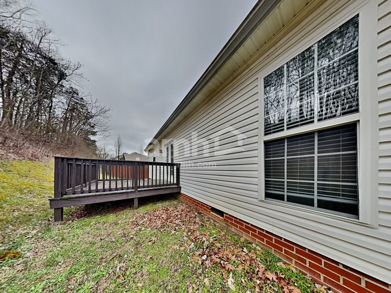 Building Photo - 423 Brownstone St