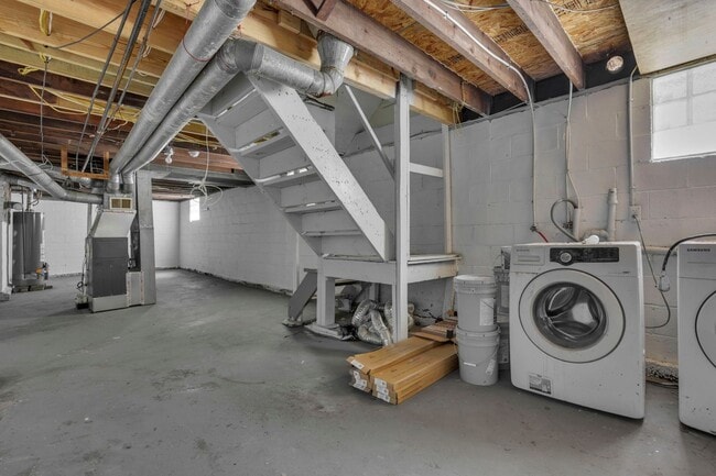 Building Photo - 43-45 N Chase Ave