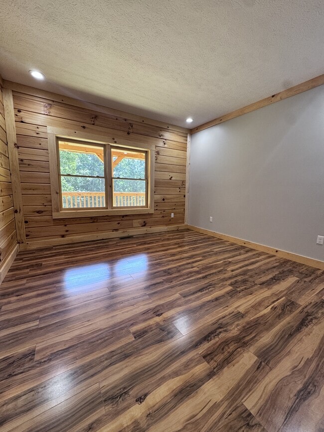 Building Photo - 1339 Hickory Point Dr