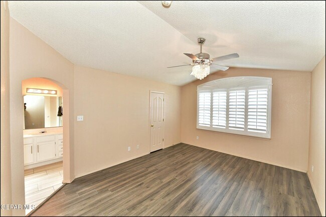 Building Photo - 1416 Stone Canyon Way