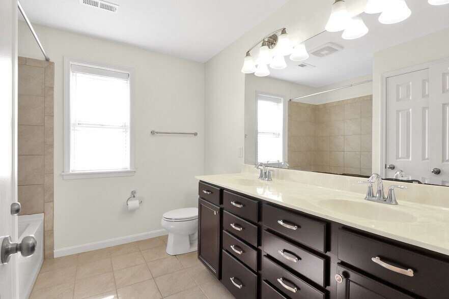 Building Photo - 6743 Palmetto Dr