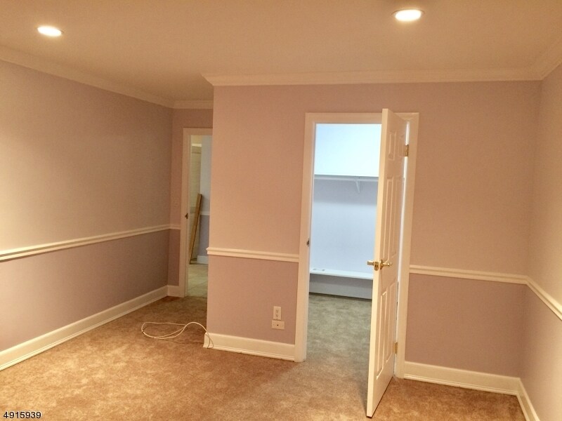 Building Photo - 142 Totowa Rd