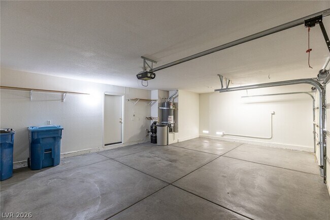 Building Photo - 718 Tiffany Bend St