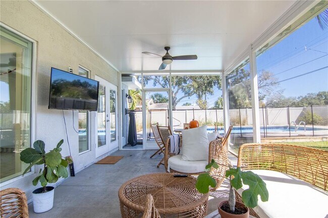 Building Photo - 600 43rd Ave NE