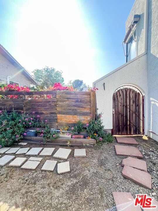 Building Photo - 844 Maltman Ave