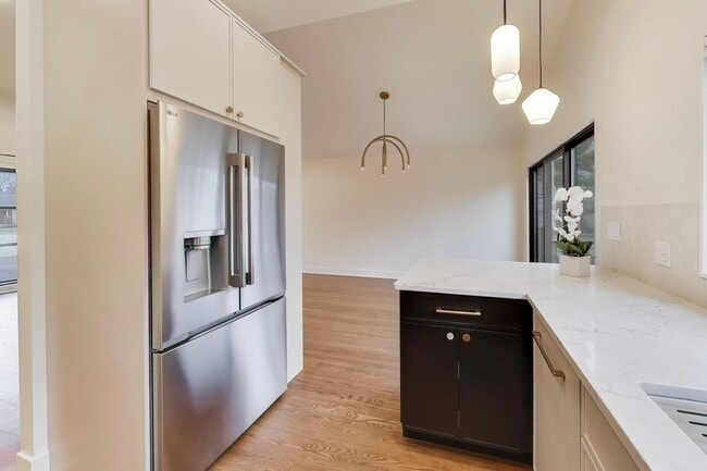 Building Photo - 3530 Hillside Rd