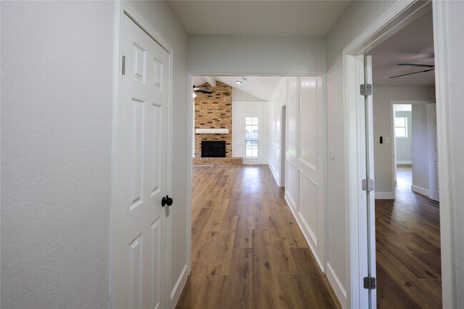 Building Photo - 51 Sweetgum Ct