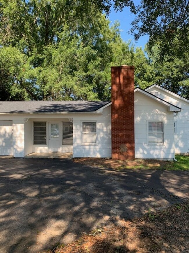 Building Photo - 1205 W Hwy 11