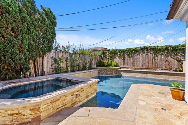 Building Photo - 26509 Via Sacramento