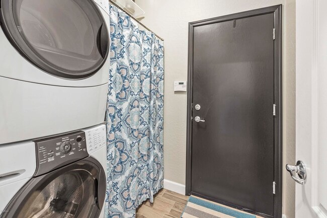 Building Photo - 3854 E Flower St