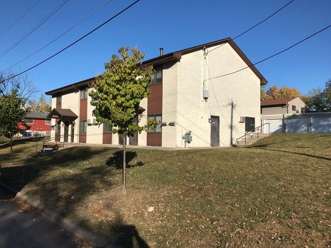 Building Photo - Main Floor Studio in St. Paul - Great Location