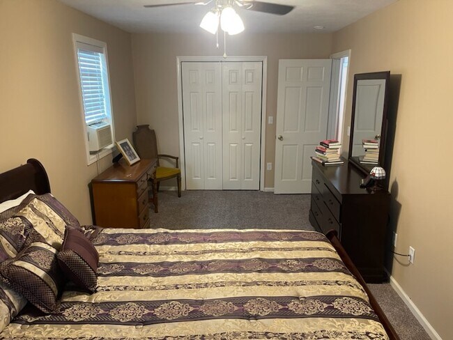 Building Photo - 1207 Black Point Rd