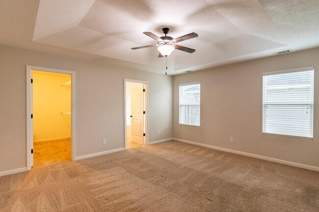 Building Photo - 3237 Alexandria Dr