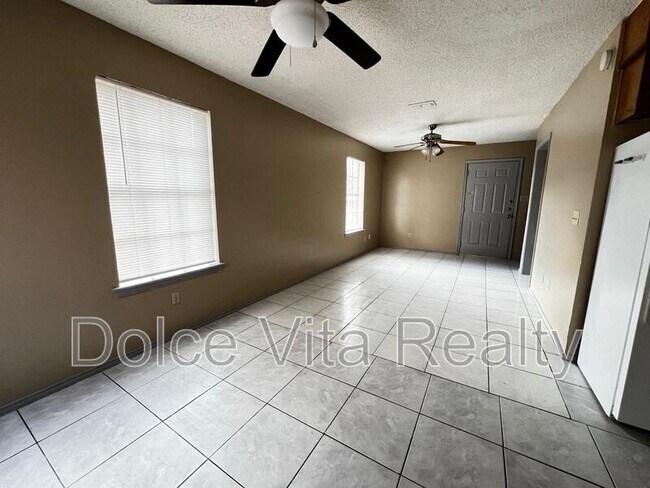 Building Photo - 4105 N 24th Ln