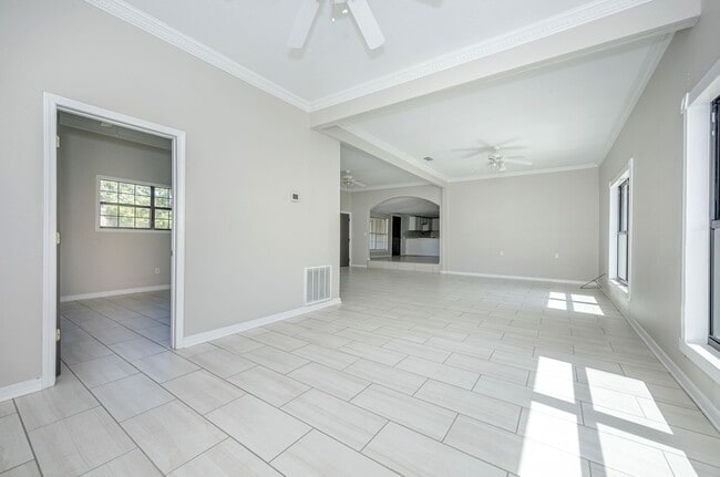 Building Photo - Charming 4-Bedroom, 2-Bath Home in a Prime Location