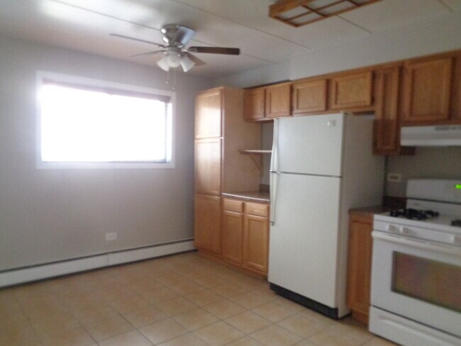 Building Photo - 10611 Parkside Ave