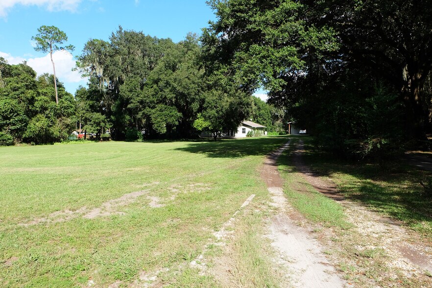Building Photo - 3227 Gardner Rd