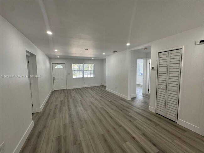 Building Photo - 1657 SW 44th Ave
