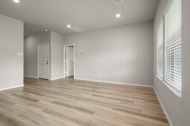 Building Photo - 212 Barton Crk