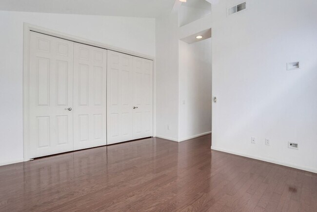 Building Photo - 3 bed, 2 bath Single Family Home in North ...