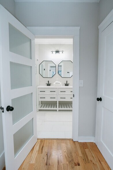 Building Photo - 733 Bonnie Brae Ave SW