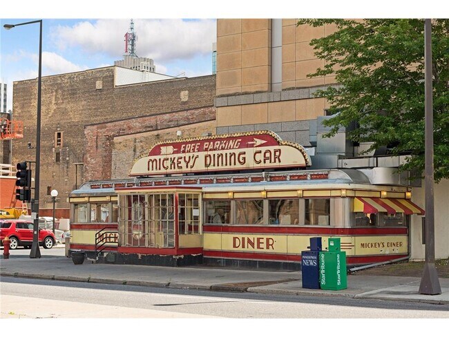 Building Photo - 66 9th St E