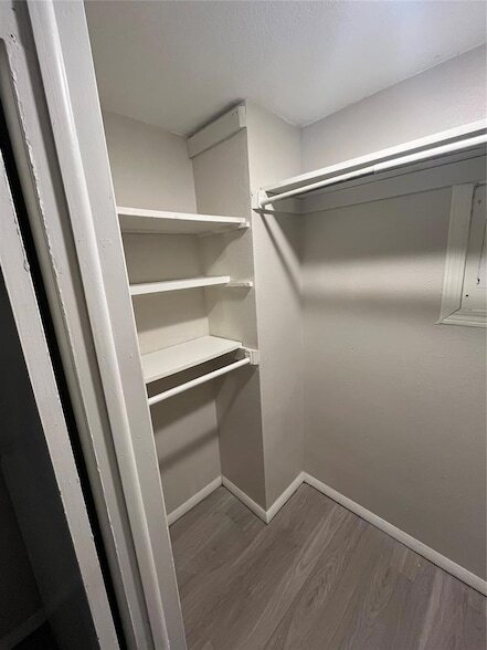 Building Photo - 401 NW 24th St