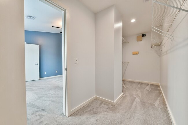 Building Photo - 2716 Chenevert St