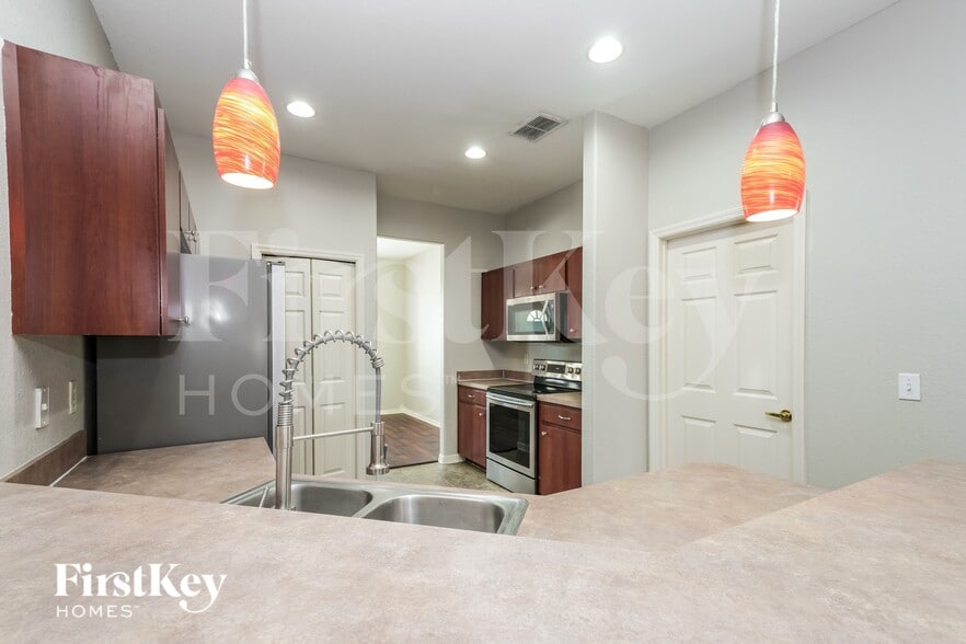 Building Photo - 3261 Pebblebrooke Blvd