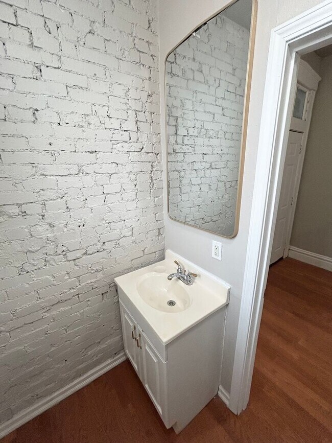 Building Photo - 2300 S 9th St