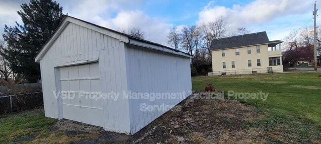 Building Photo - 7523 Aetna Rd