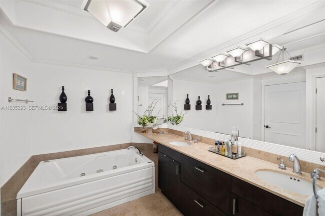 Building Photo - 4779 Collins Ave