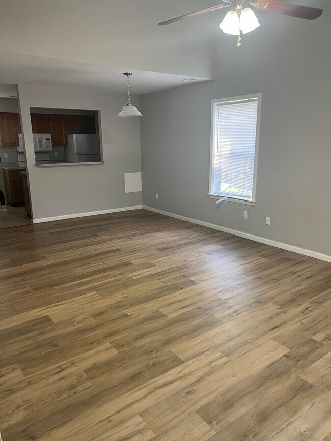 Building Photo - 645-647 W. Country Squire Ct