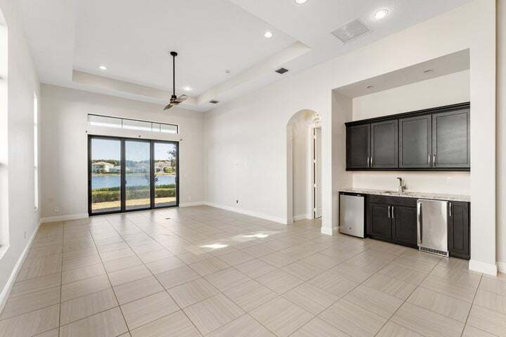 Building Photo - 241 SE Fascino Cir