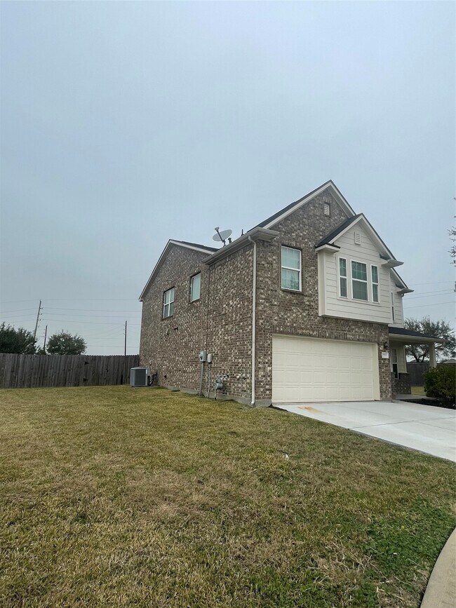 Building Photo - 17934 Royal Gate Ln