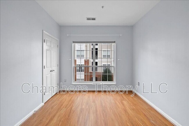 Building Photo - 4852 Eisenhower Ave