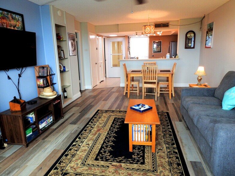 Building Photo - 2620 Cove Cay Dr