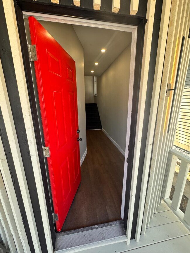 Building Photo - 442 Hudson Ave