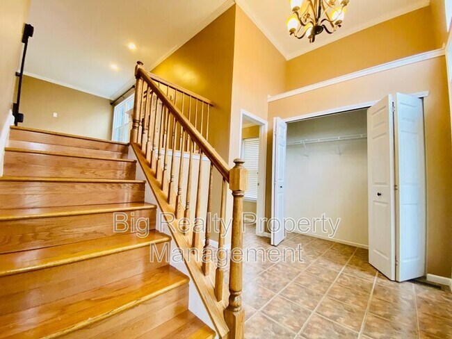 Building Photo - 475 Stoneglen St