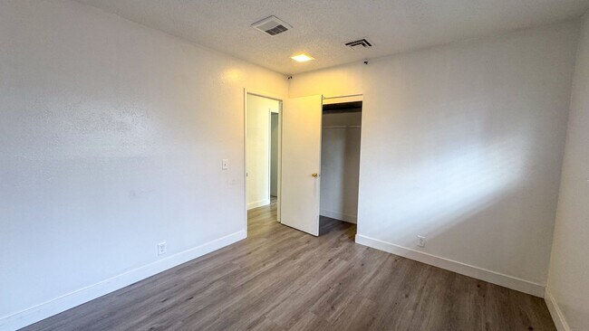 Building Photo - 50 Shadow Ln