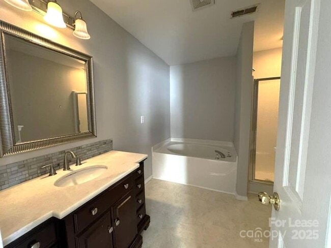Building Photo - 10942 Dry Stone Dr