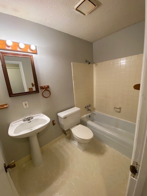 Building Photo - 3909 Overland Hts