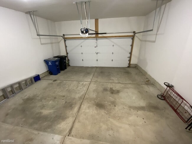 Building Photo - 3 br, 2.5 bath Townhome - 2112 Liberty Hts