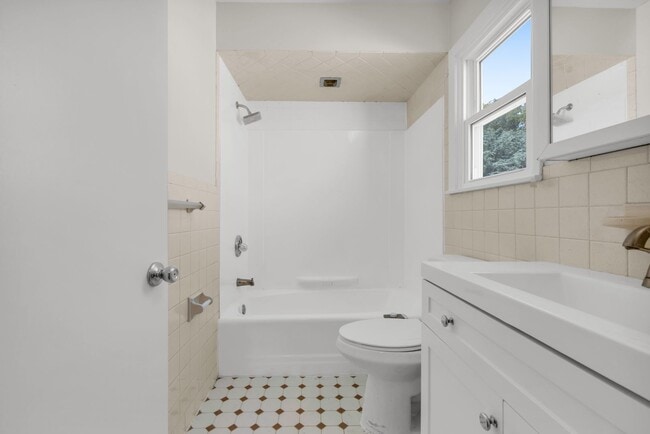 Building Photo - Spacious 4-Bedroom, 2.5-Bath Home – West E...