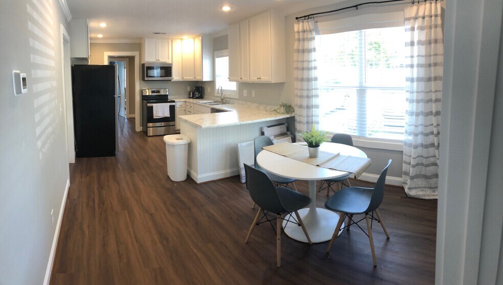 Building Photo - 2 Sunnydale Dr