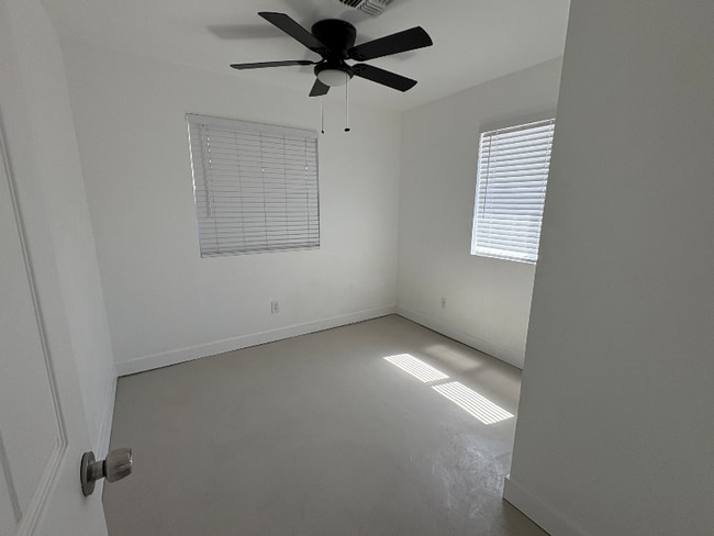 Building Photo - 658 S Grand