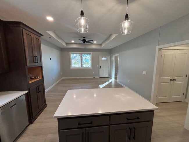 Building Photo - Stunning New Build in Central Manhattan! Available NOW!