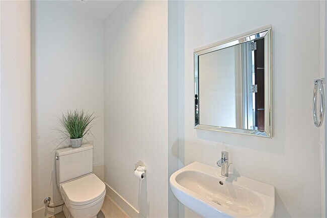 Building Photo - 221 Cosmopolitan Ct