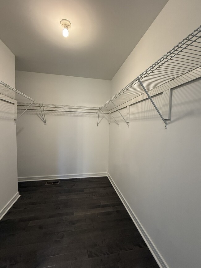 Building Photo - 9204 Drummond Dr