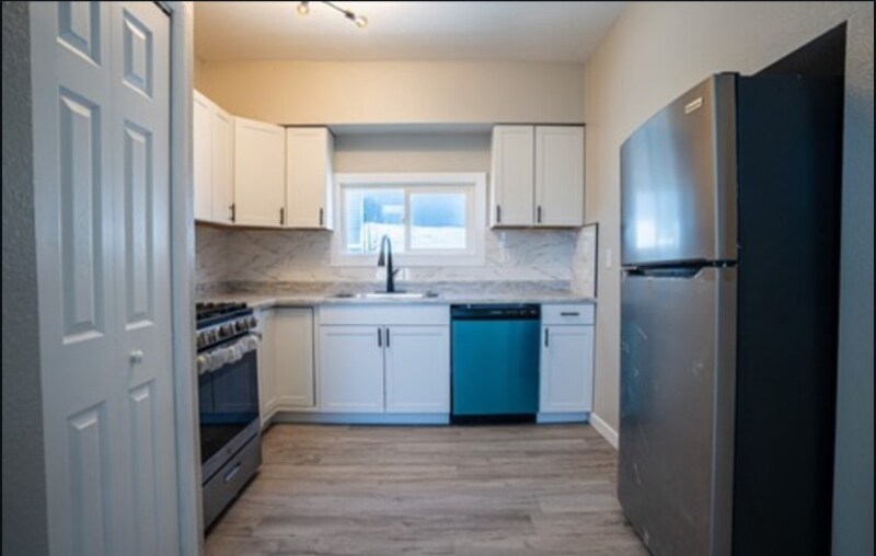 Building Photo - 619 W 7th St